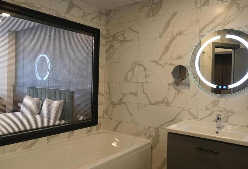 스탠다드 룸, Four Reels