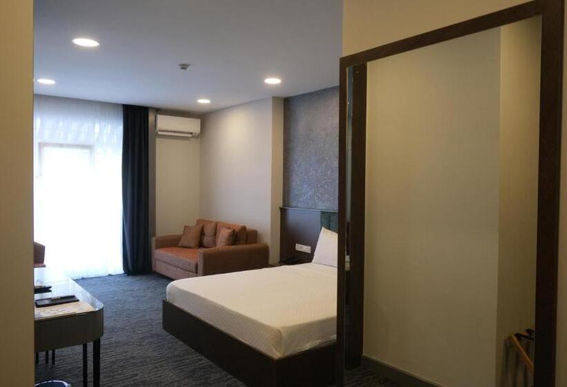 스탠다드 룸, Four Reels