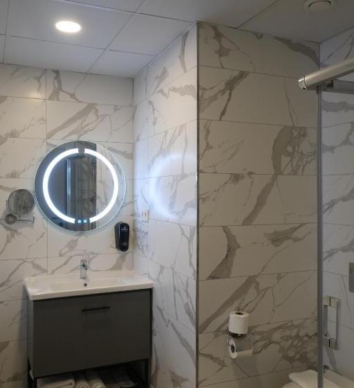 스탠다드 룸, Four Reels