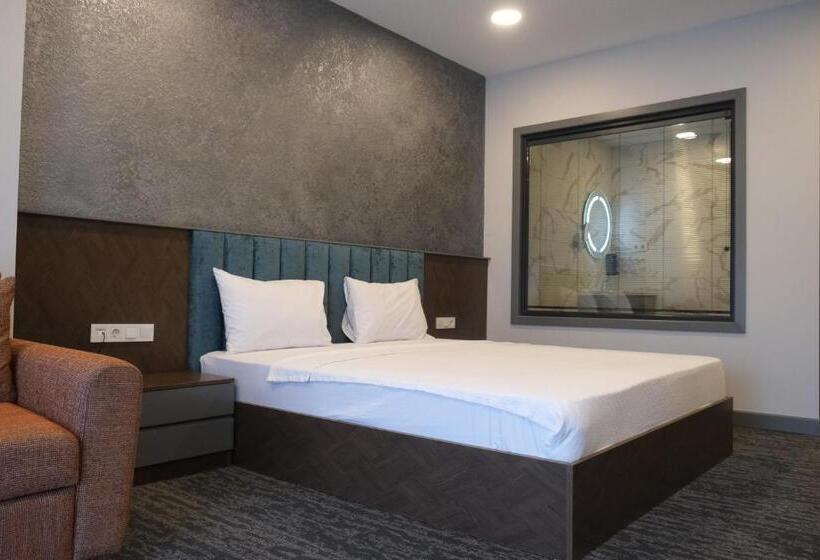 스탠다드 룸, Four Reels