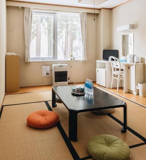 غرفة قياسية ثلاثية, Justice Ski In Ski Out