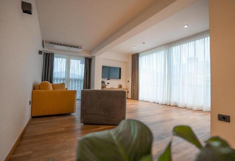 سوییت سوپریور, Lonca   Superior