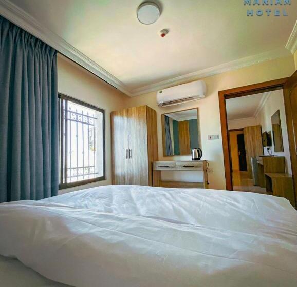 اتاق خانوادگی با چشمانداز کوه, Mariam Boutique