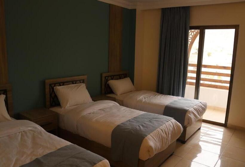 اتاق استاندارد سه نفره, Mariam Boutique