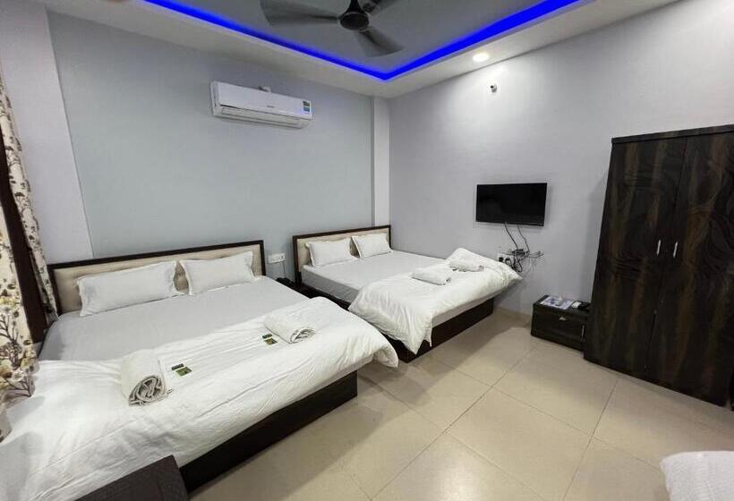 غرفة سوبيريور عائلية, Iira Stays   Raigad Srushti Resort