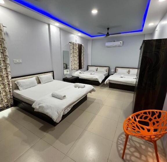 غرفة سوبيريور عائلية, Iira Stays   Raigad Srushti Resort