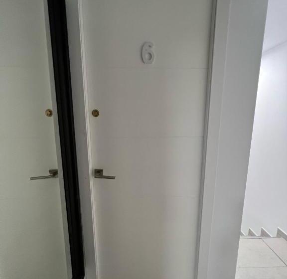 חדר משפחתי, Casa Girasol