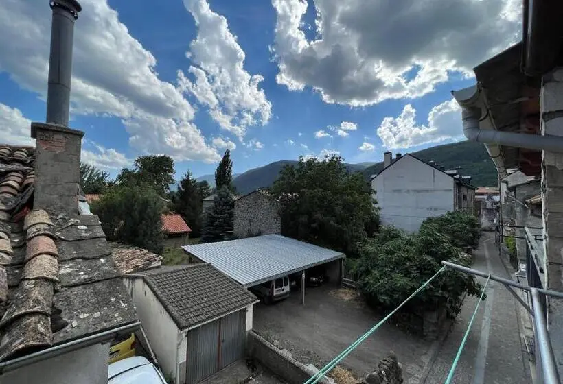 Talo 4 Makuuhuonetta, Casa Girasol
