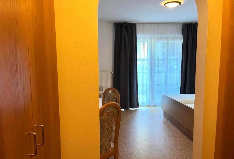 스탠다드 트리플 룸, Landgasthof Blasini Pfahlhof