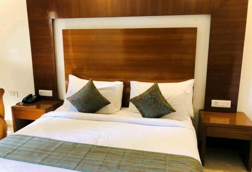 Номер Deluxe Кровать Кинг, The Grand Aurra Resorts