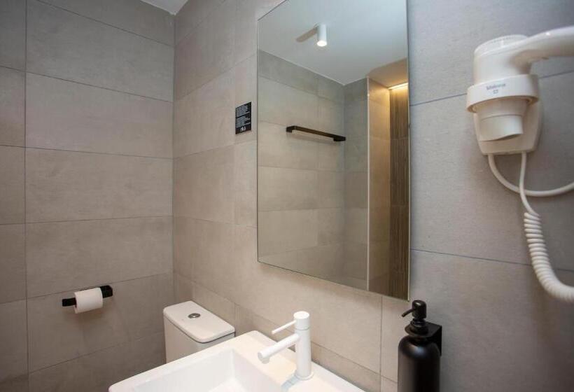 اتاق استاندارد با بالکن, Aila Ii Hotel Boutique By Singularstays Digital Access