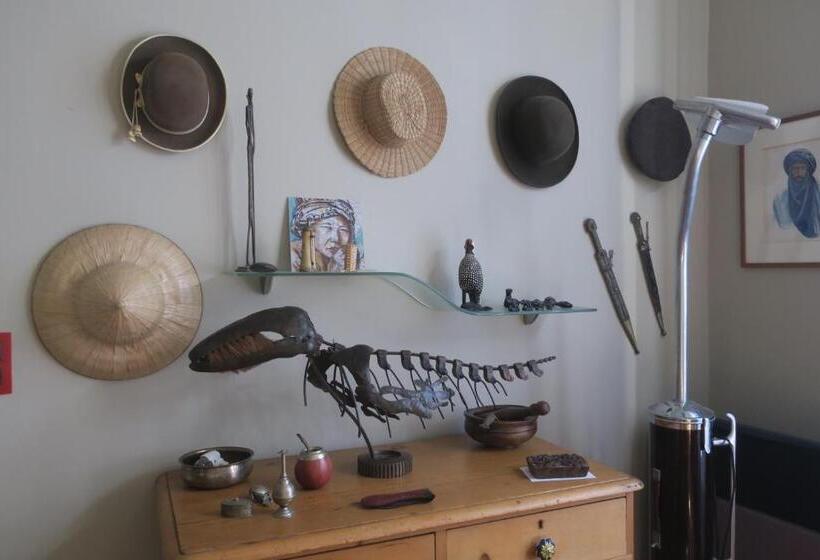 غرفة قياسية حمام مشترك, Tombe La Nèfle