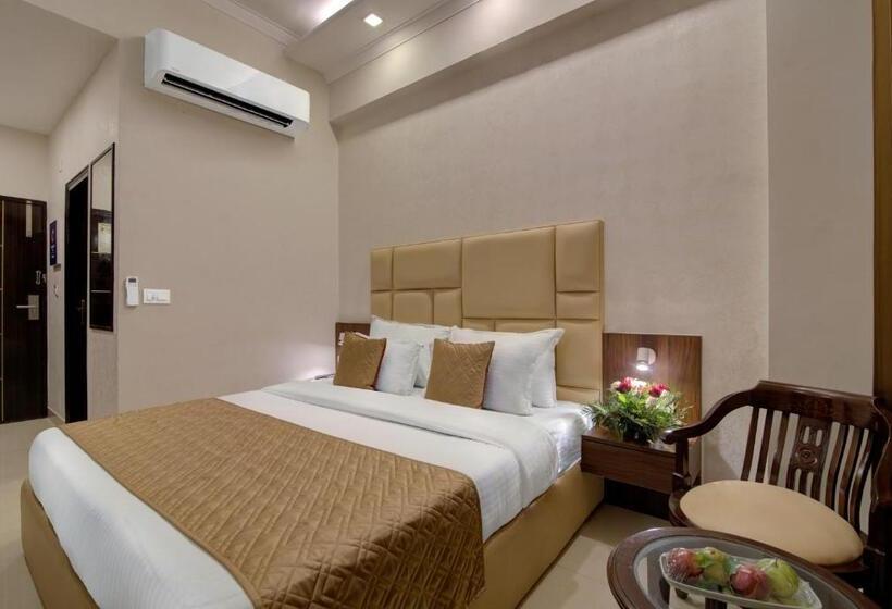 디럭스 룸, Comfort Inn Karnal