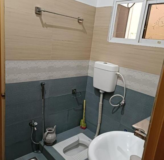 اتاق استاندارد با سرویس بهداشتی مشترک, Islamabad Comfort Homes