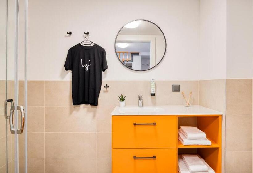 استودیوی استاندارد, Lyf Schönbrunn Vienna