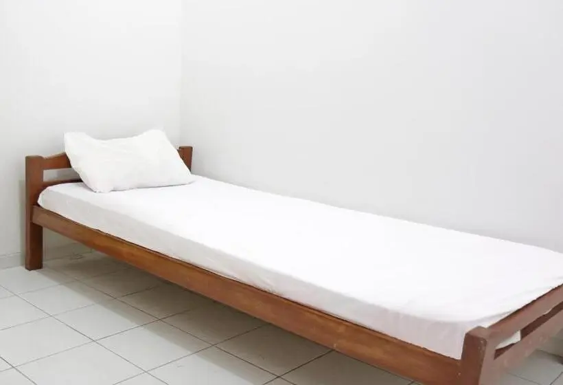 スタンダードシングルルーム, Oyo Life 92925 Kost Bu Mala 2 Syariah
