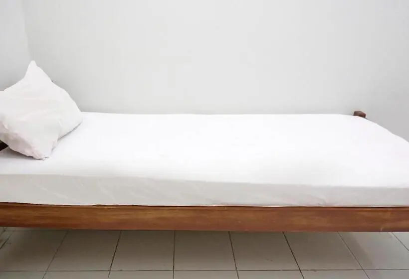スタンダードシングルルーム, Oyo Life 92925 Kost Bu Mala 2 Syariah