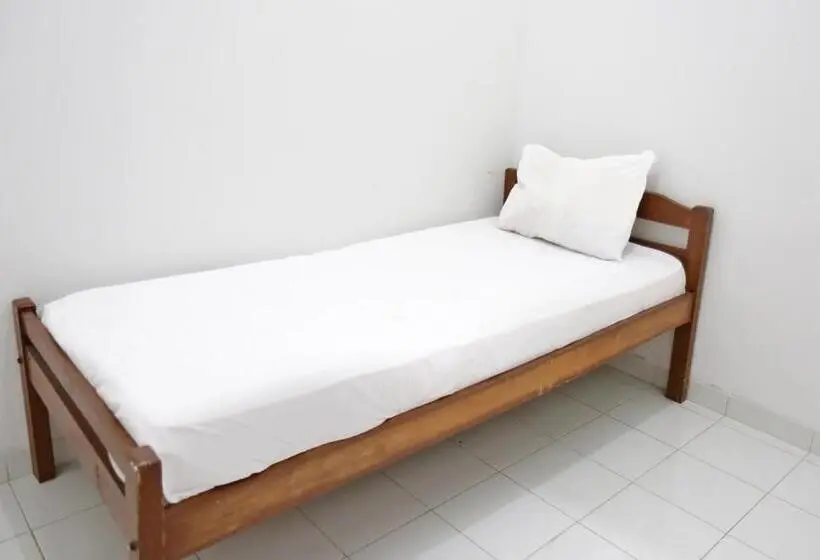 スタンダードシングルルーム, Oyo Life 92925 Kost Bu Mala 2 Syariah