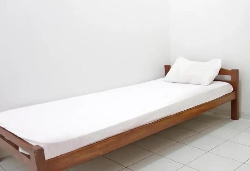 スタンダードシングルルーム, Oyo Life 92925 Kost Bu Mala 2 Syariah