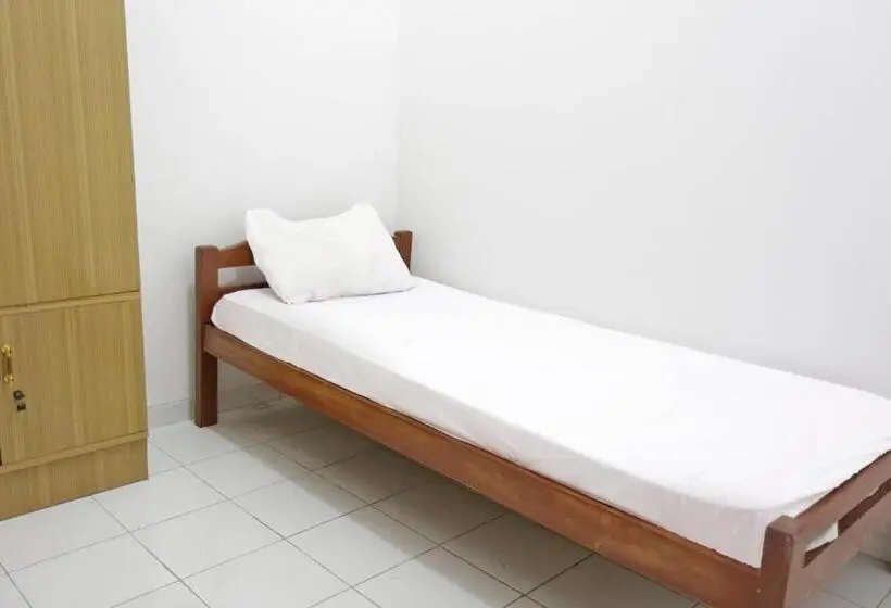 スタンダードシングルルーム, Oyo Life 92925 Kost Bu Mala 2 Syariah