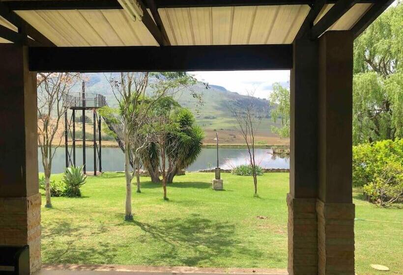 חדר סטנדרט נוף לאגם, The Water Wheel