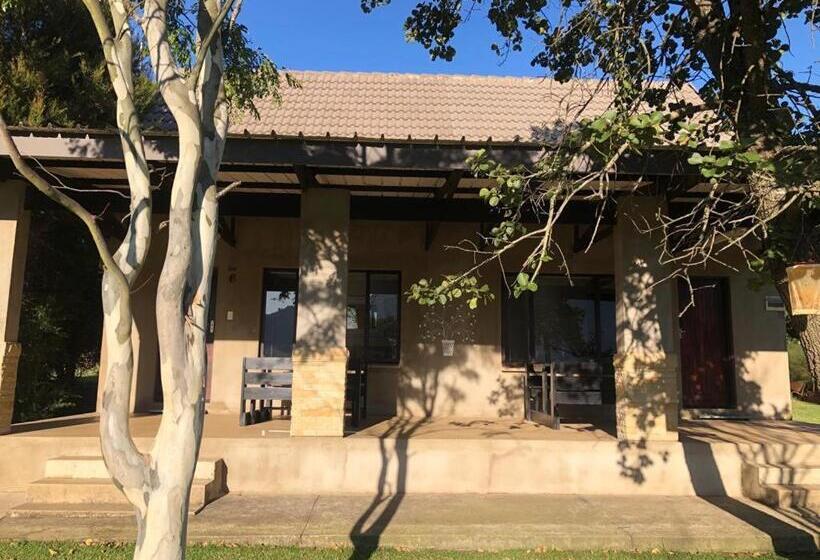 חדר סטנדרט נוף לאגם, The Water Wheel