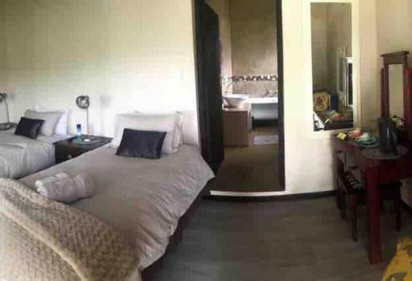 חדר סטנדרט נוף לאגם, The Water Wheel