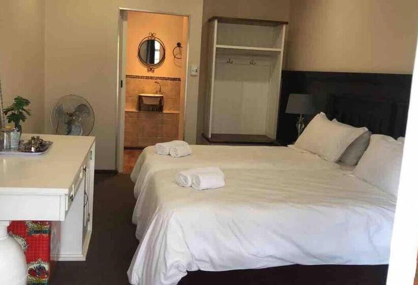 חדר סטנדרט, The Water Wheel