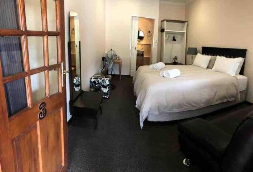 חדר סטנדרט, The Water Wheel