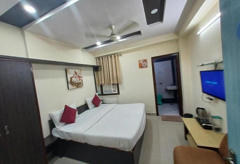 豪华房间, V Inn Sindhi Camp