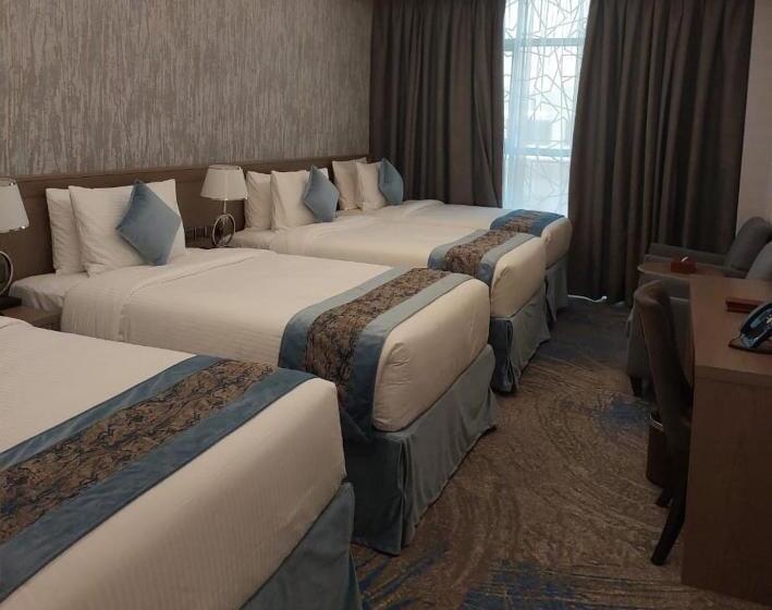 经典四人房间, Valy