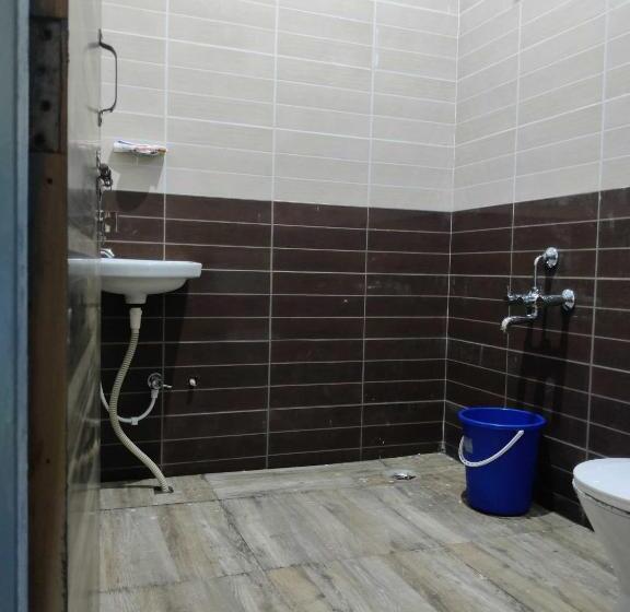 Трехместный Номер Классика, Oyo Hotel Andaaz Residnecy