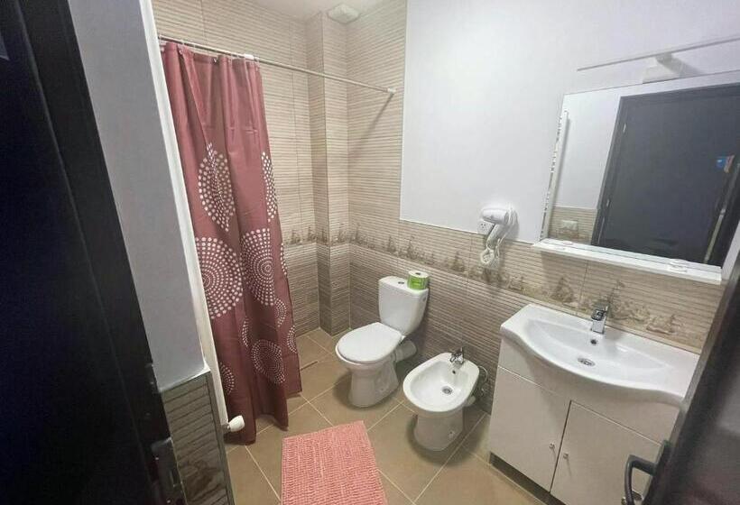 חדר סטנדרט לשלושה עם מרפסת, Bucovina Inn