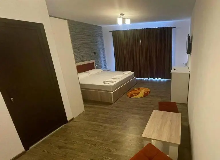 バルコニー付きスタンダードトリプルルーム, Bucovina Inn