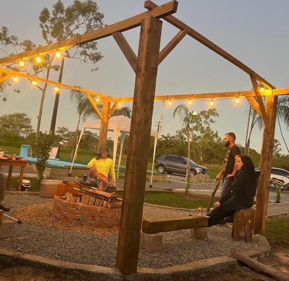 جناح مزوَّد بشرفة, Container Suítes Recanto Monte Trigo