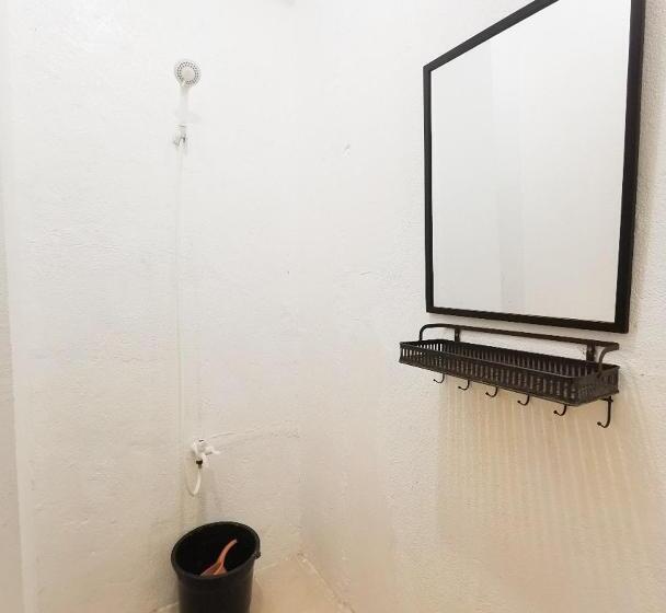 اتاق خانوادگی با سرویس بهداشتی مشترک, Seaside Hostel Malapascua