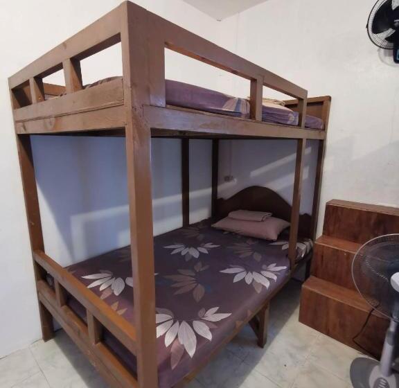 اتاق خانوادگی با سرویس بهداشتی مشترک, Seaside Hostel Malapascua