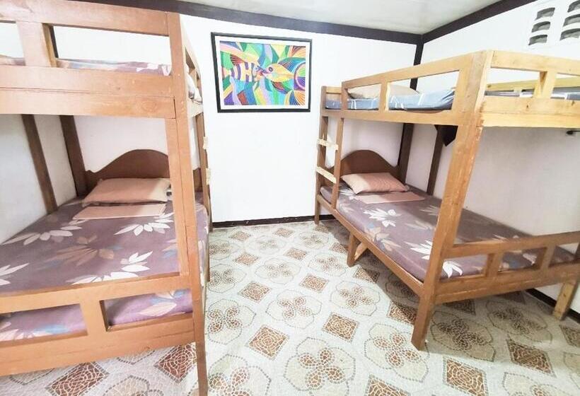 اتاق خانوادگی با سرویس بهداشتی مشترک, Seaside Hostel Malapascua