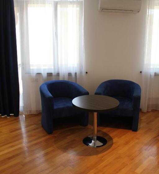 اتاق لوکس با بالکن, Grand Hotel Kapan, Armenia