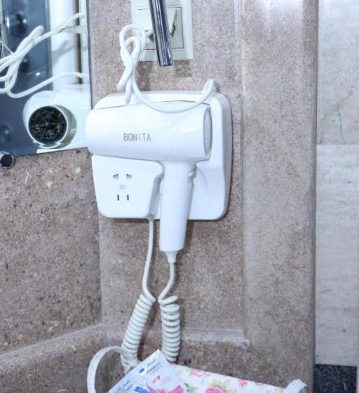 高品质的四人房间, Grand Hotel Kapan, Armenia