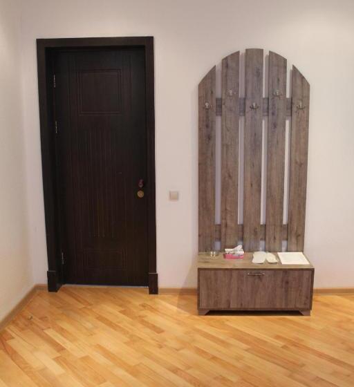 高品质的四人房间, Grand Hotel Kapan, Armenia