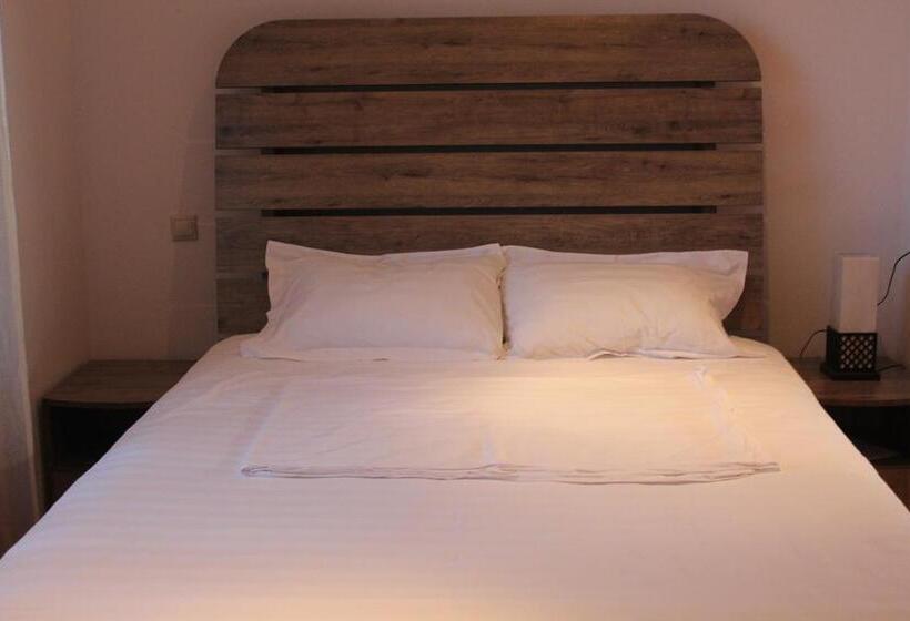 高品质的四人房间, Grand Hotel Kapan, Armenia