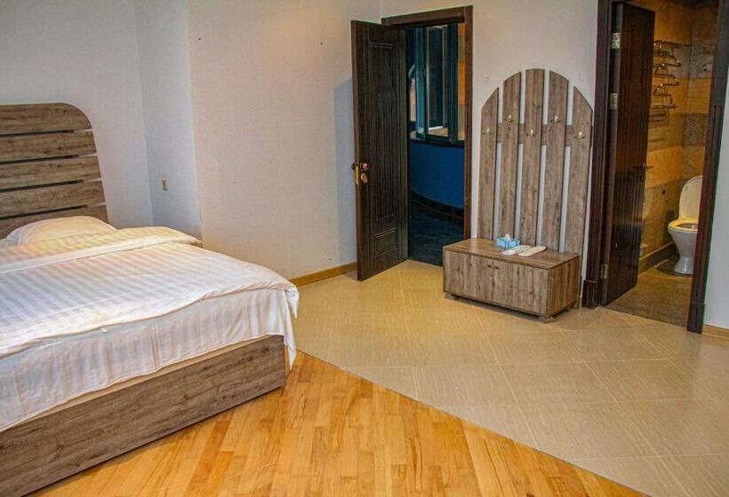 高品质的四人房间, Grand Hotel Kapan, Armenia