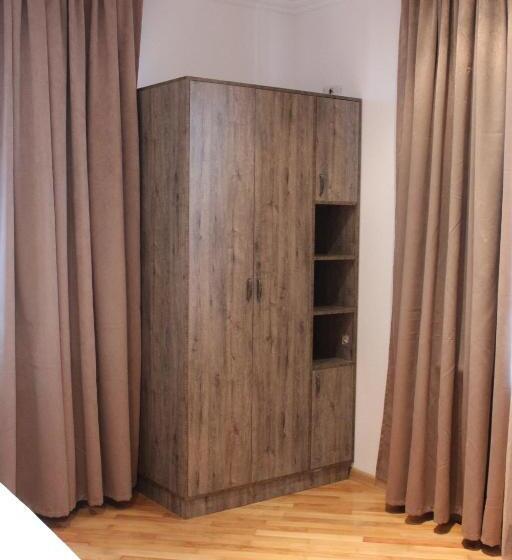 高品质的四人房间, Grand Hotel Kapan, Armenia