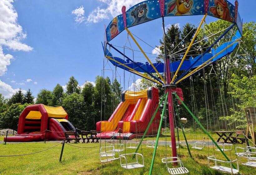 חדר משפחתי דלוקס, Kocourkov