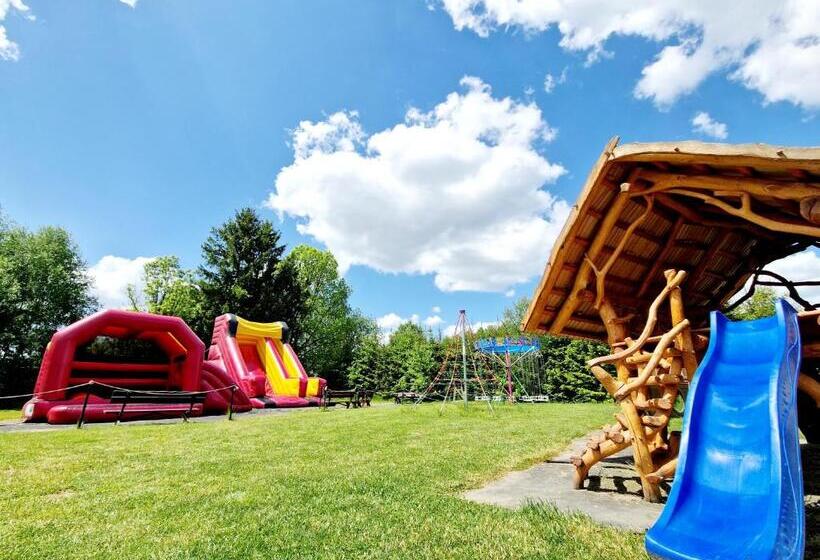 חדר משפחתי דלוקס, Kocourkov