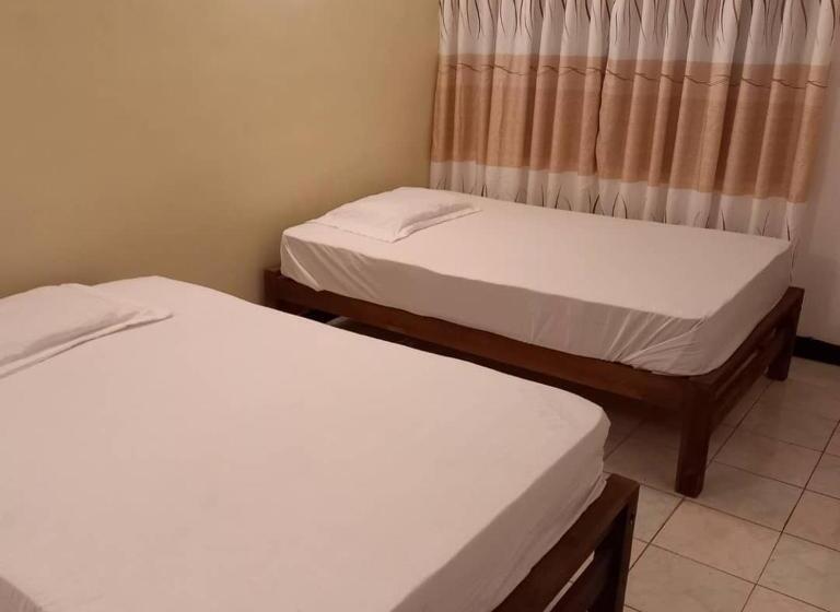 غرفة ديلوكس, Lions Den & Lions D Restaurant Bar