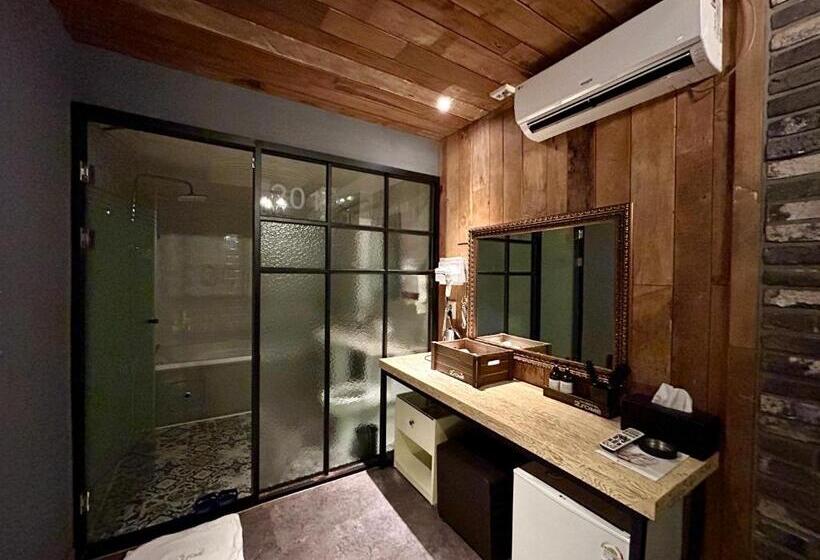 Quarto Estandar, 2some Motel