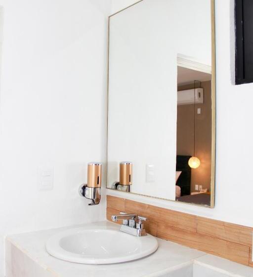 غرفة قياسية, Acacia