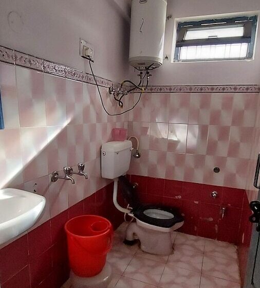 Quarto Deluxe, Kalash, Badrinath